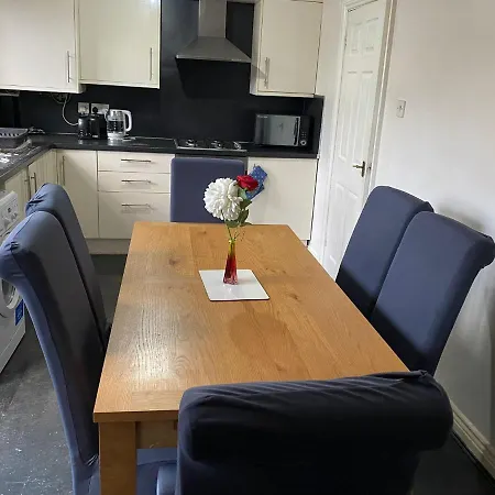 Budget Private Close To City Centre And Airport