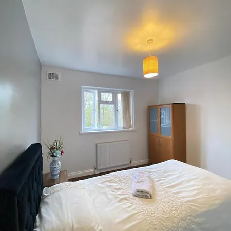 Budget Private Close To City Centre And Airport Privatunterkunft *