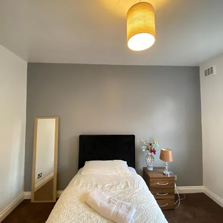 Privatunterkunft Budget Private Close To City Centre And Airport